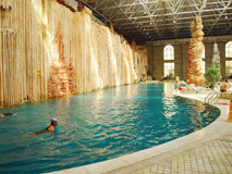 峨眉天下秀，時光御泉灣